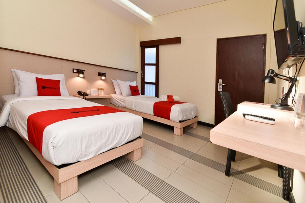 Reddoorz Near Legian Street Hotel Bagian luar foto